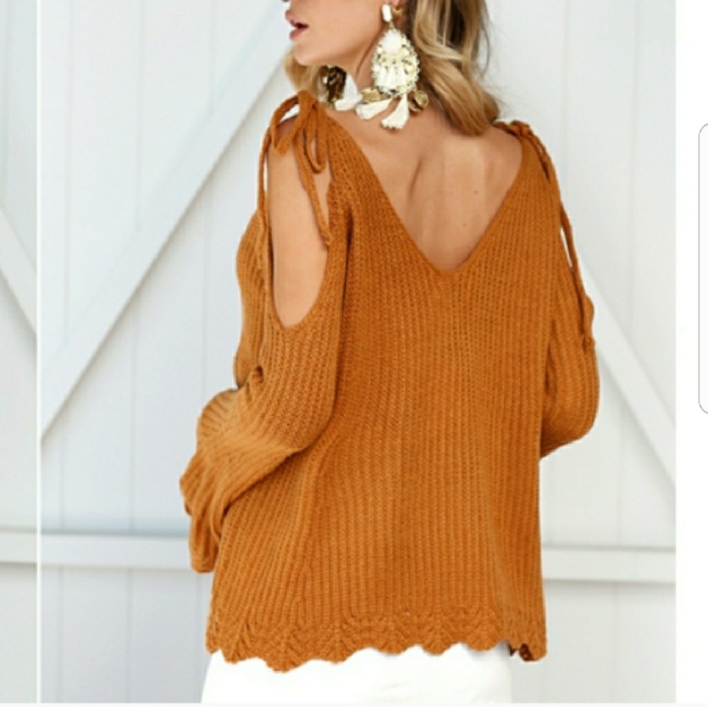 The SHEILA Scalloped Trim Sweater - Picture 2 of 2